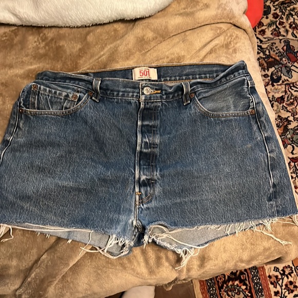 Levi’s 501 cut off shorts - Picture 2 of 4